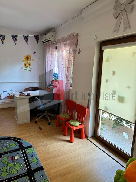 Domenii vila de inchiriat pentru activitate afterschool/ cursuri (etaj 1/ mansarda)